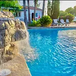 Oasis Cala'n Porter Con Piscinas Y Junto La Playa. Apartment