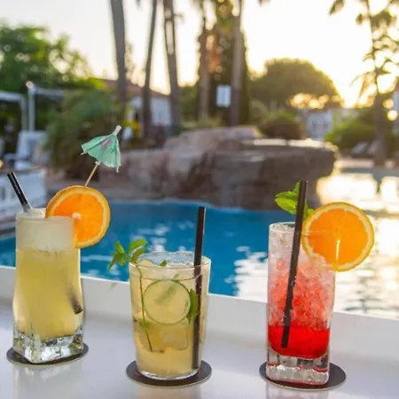 Oasis Calan Porter Con Piscinas Y Junto La Playa * Cala En Porter (Menorca)