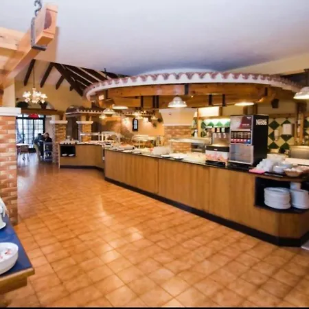 Oasis Calan Porter Con Piscinas Y Junto La Playa Cala En Porter (Menorca)