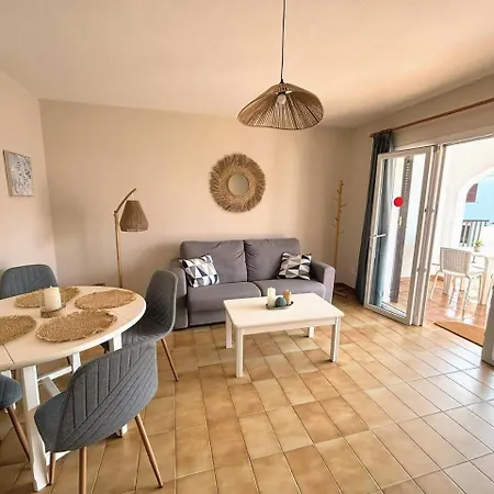 Oasis Calan Porter Con Piscinas Y Junto La Playa