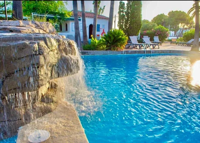 Oasis Cala'n Porter Con Piscinas Y Junto La Playa. Apartman