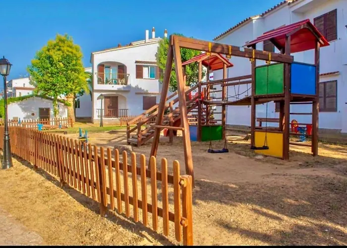 Oasis Cala'n Porter Con Piscinas Y Junto La Playa. Apartman Cala En Porter (Menorca)