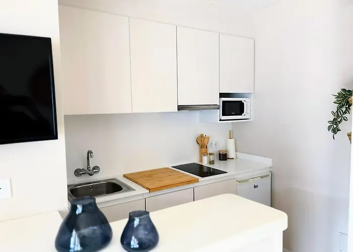 Oasis Cala'n Porter Con Piscinas Y Junto La Playa. *