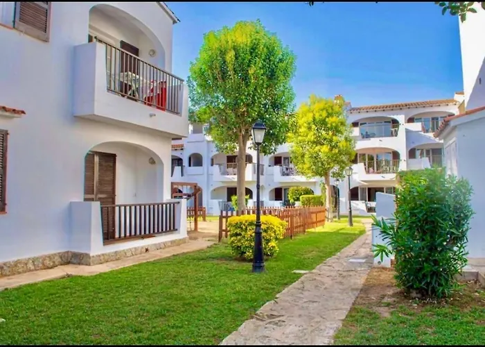 Oasis Cala'n Porter Con Piscinas Y Junto La Playa. Cala En Porter (Menorca)